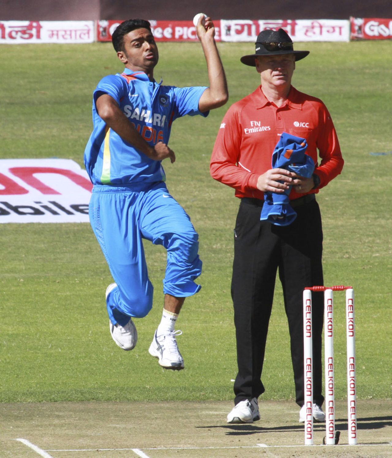 Jaydev Unadkat in his delivery stride, Zimbabwe v India, 3rd ODI, Harare, July 28, 2013