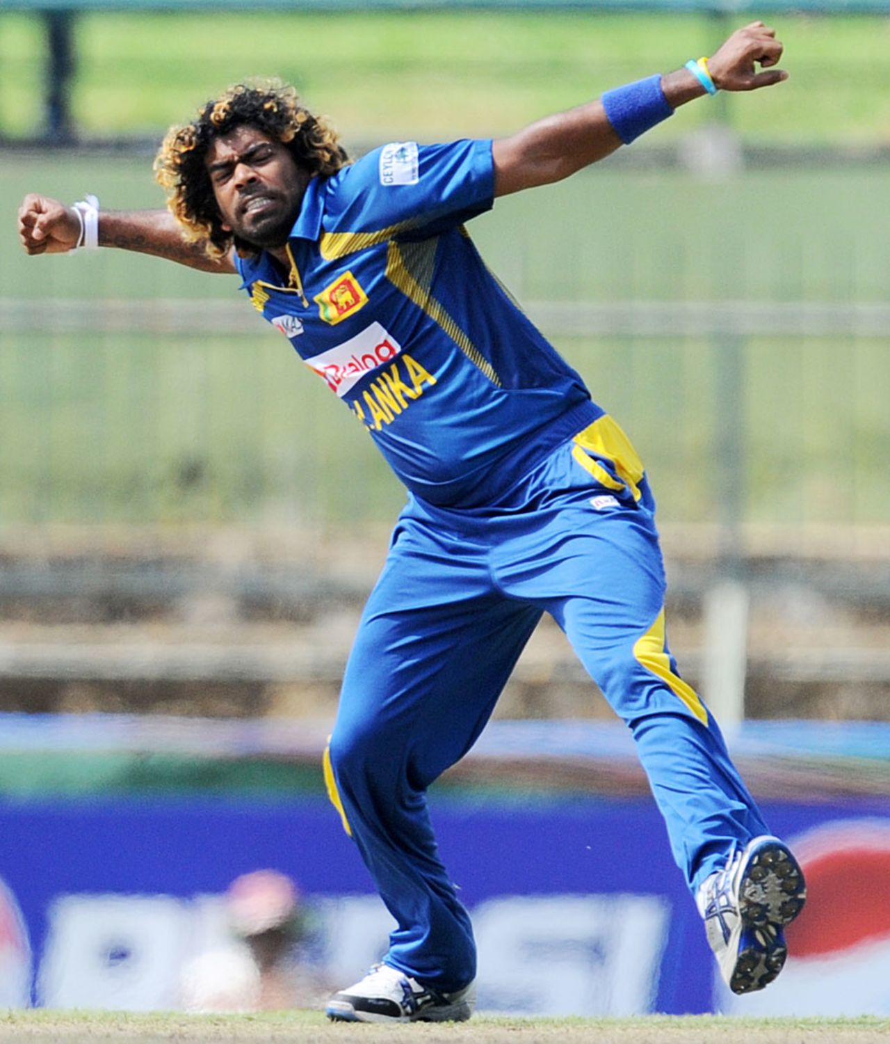 Lasith Malinga exults after dismissing Quinton de Kock, Sri Lanka v South Africa, 4th ODI, Pallekele, July 28, 2013