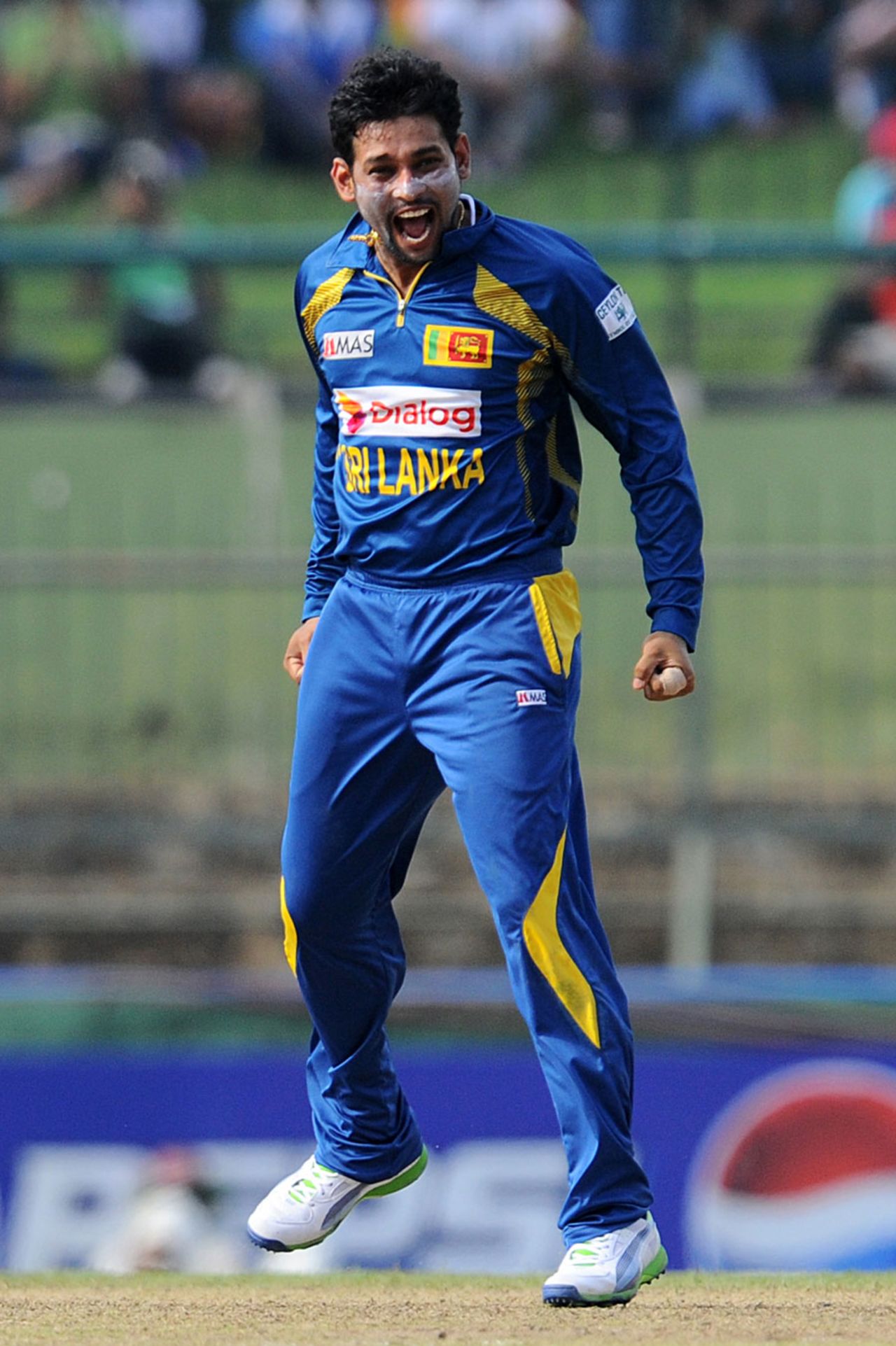 Tillakaratne Dilshan picked up two quick wickets, Sri Lanka v South Africa, 4th ODI, Pallekele, July 28, 2013