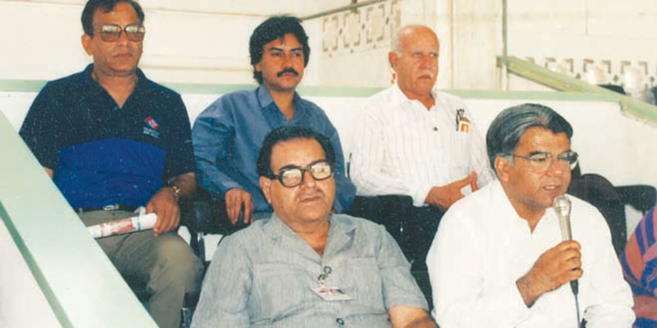 Munir Hussain (left on bottom row), a pioneer of Urdu commentary in Pakistan