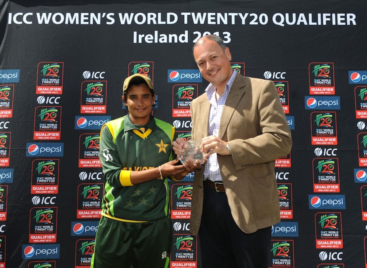 Sadia Yousuf receives her Player-of-the-Match award, Ireland Women v Pakistan Women, ICC Women's World Twenty20 Qualifiers, 1st semi-final, Dublin, July 29, 2013