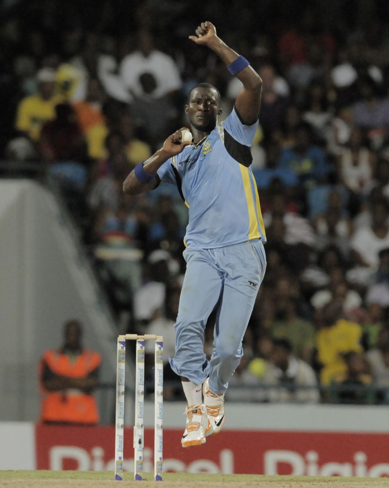 Darren Sammy picked up two wickets for 36 runs, Barbados Tridents v St Lucia Zouks, Caribbean Premier League 2013, Bridgetown, July 30, 2013