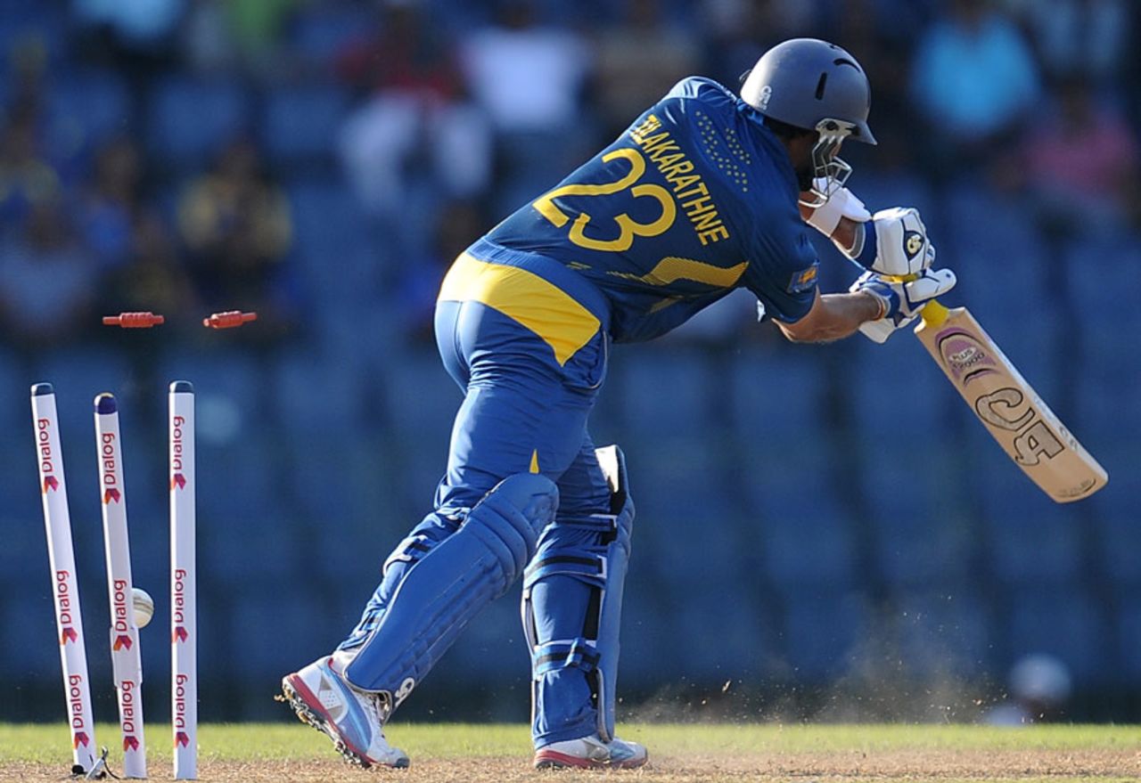 Tillakaratne Dilshan was bowled on 99, Sri Lanka v South Africa, 5th ODI, Colombo, July 31, 2013
