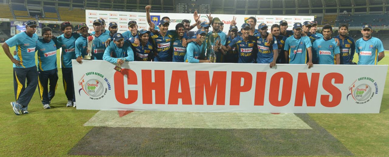 The victorious Sri Lankan team, Sri Lanka v South Africa, 5th ODI, Colombo, July 31, 2013
