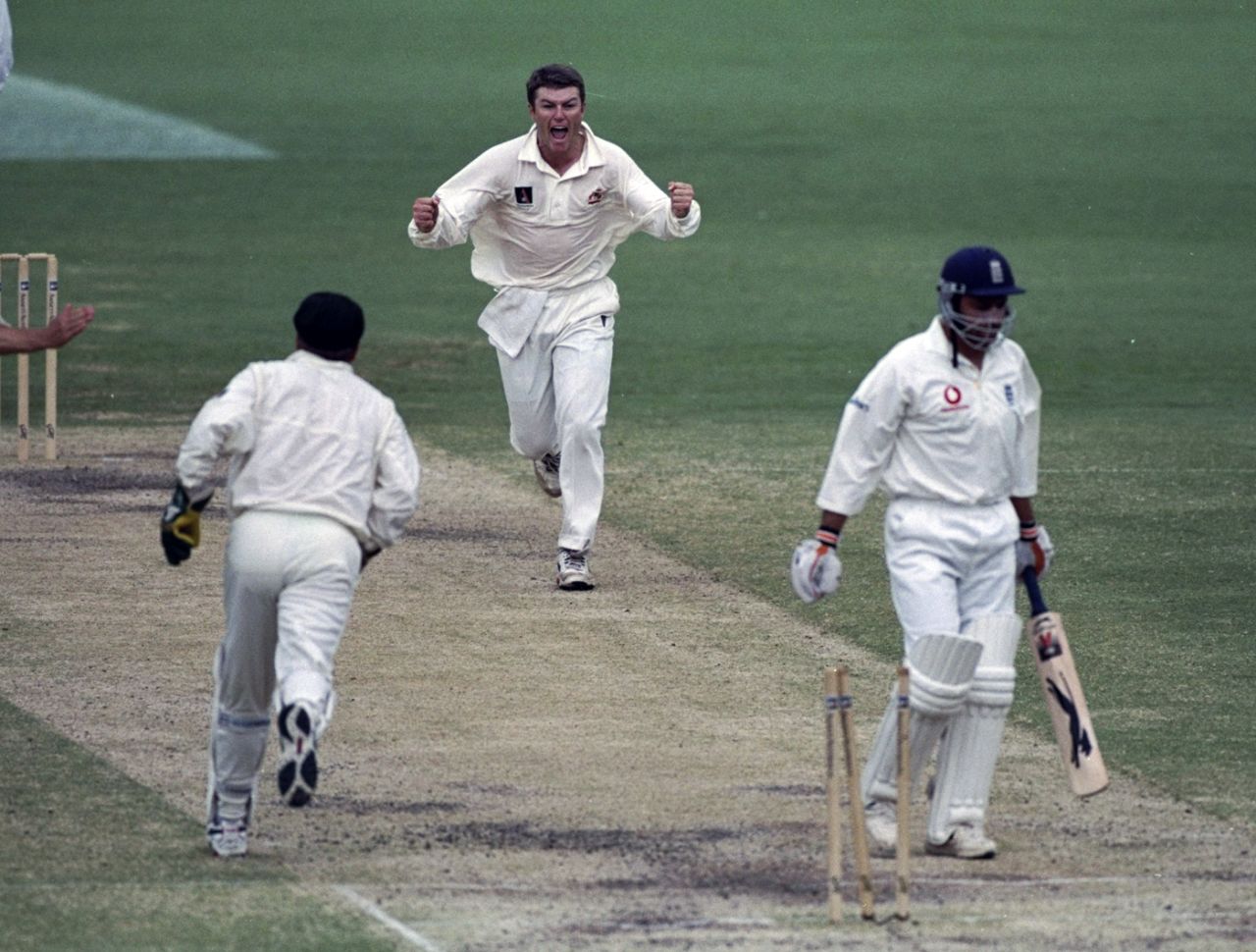 Stuart MacGill has Mark Ramprakash stumped for 14, Australia v England, 1st Test, Brisbane, 5th day, November 24, 1998