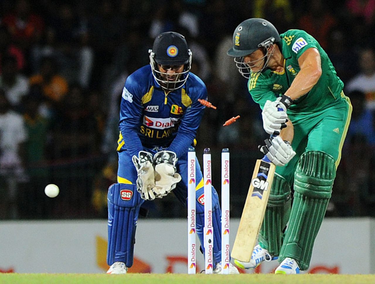 Faf du Plessis was bowled by Sachithra Senanayake, Sri Lanka v South Africa, 1st T20, Colombo, August 2, 2013