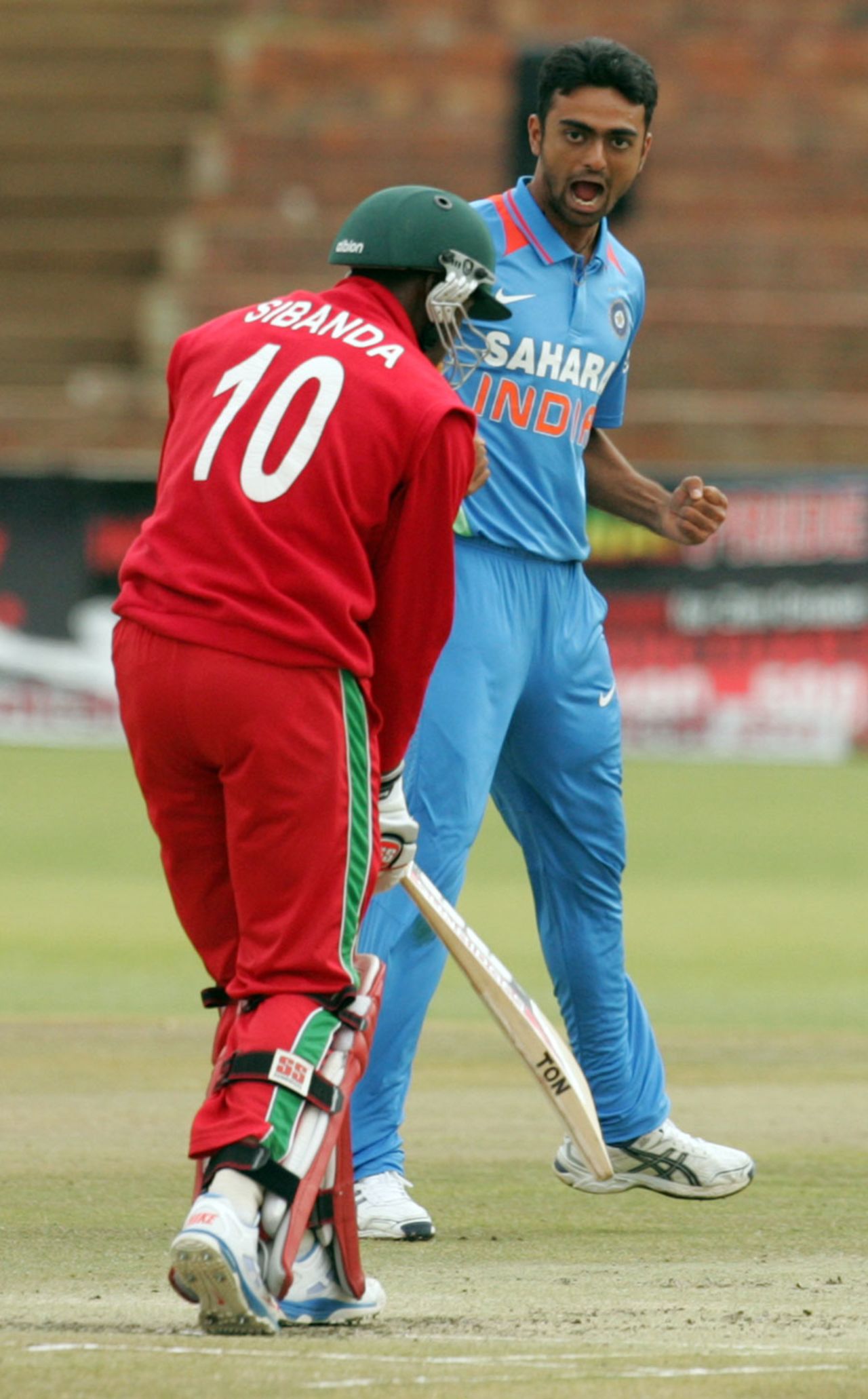 Jaydev Unadkat exults after dismissing Vusi Sibanda, Zimbabwe v India, 5th ODI, Bulawayo, August 3, 2013 