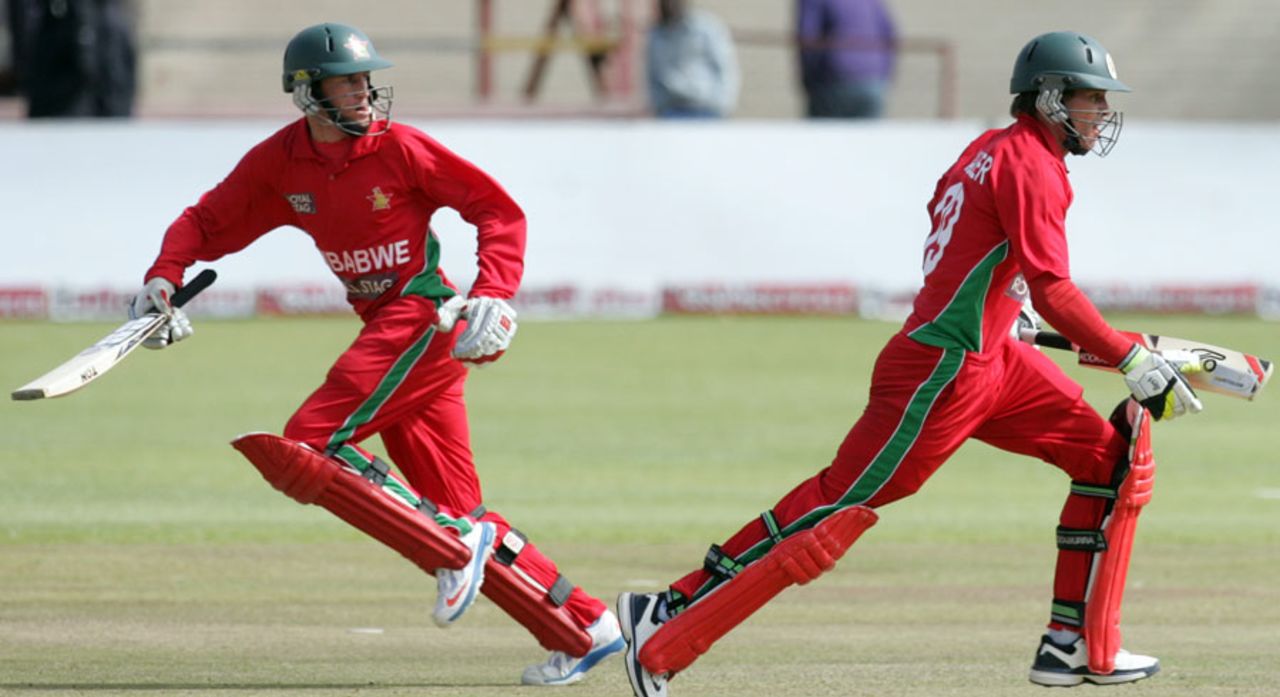Sean Williams and Malcolm Waller cross over for a run, Zimbabwe v India, 5th ODI, Bulawayo, August 3, 2013