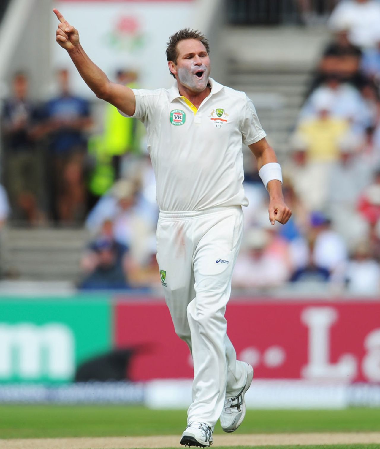 Ryan Harris picked up Jonathan Trott early on the third day, England v Australia, 3rd Investec Test, Old Trafford, 3rd day, August 3, 2013