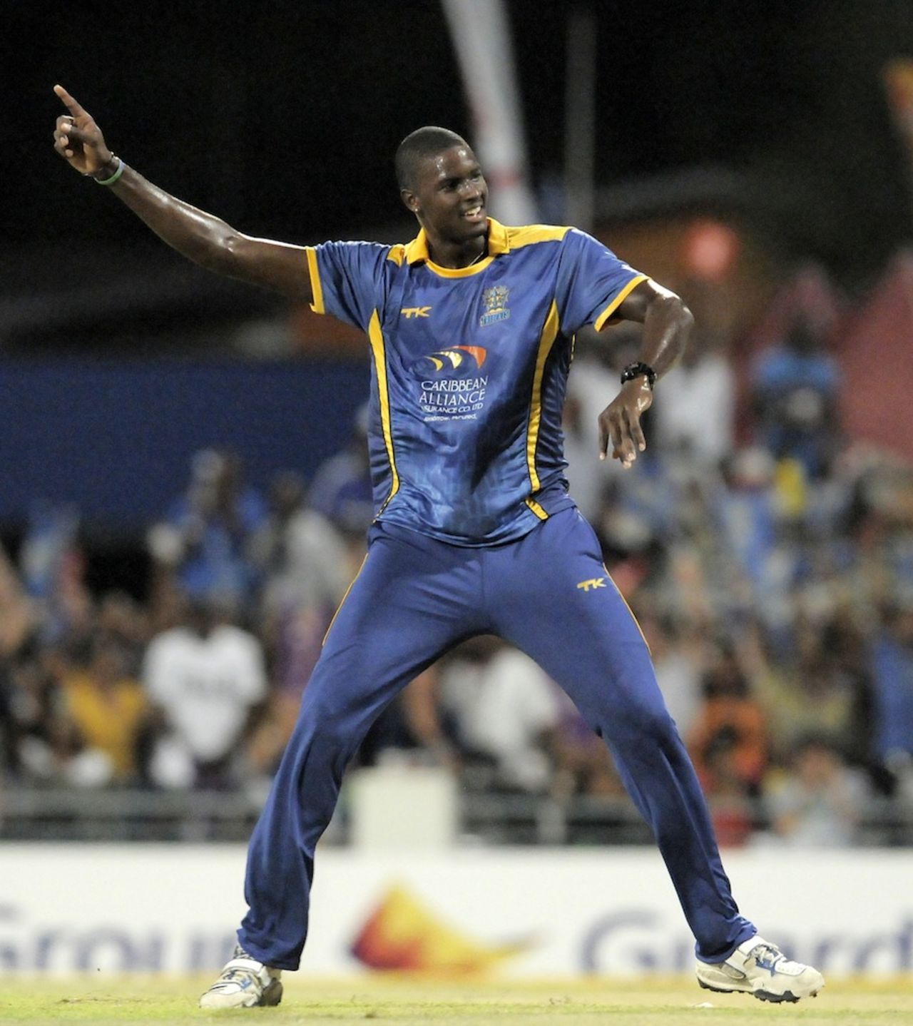 Jason Holder picked up two wickets, Barbados Tridents v Trinidad & Tobago Red Steel, Caribbean Premier League, Bridgetown, August 3, 2013