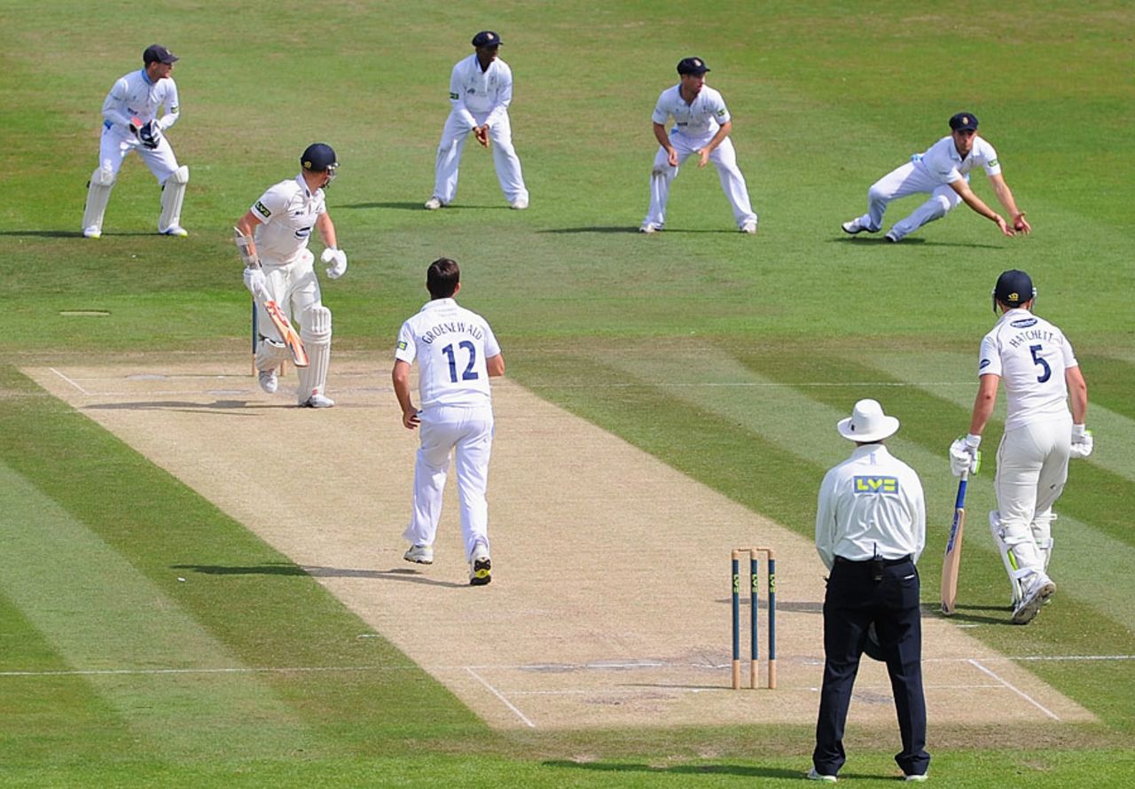 Luke Wells edges low to third slip, Sussex v Derbyshire, County Championship, Division One, Hove, August 4, 2013