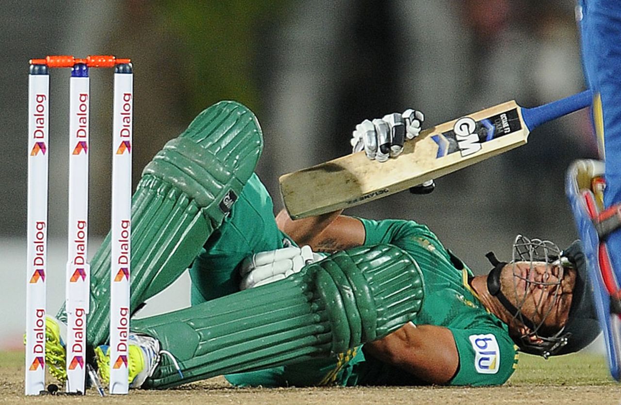 Faf du Plessis felled after copping a blow on the groin, Sri Lanka v South Africa, 3rd T20, Hambantota, August 6, 2013
