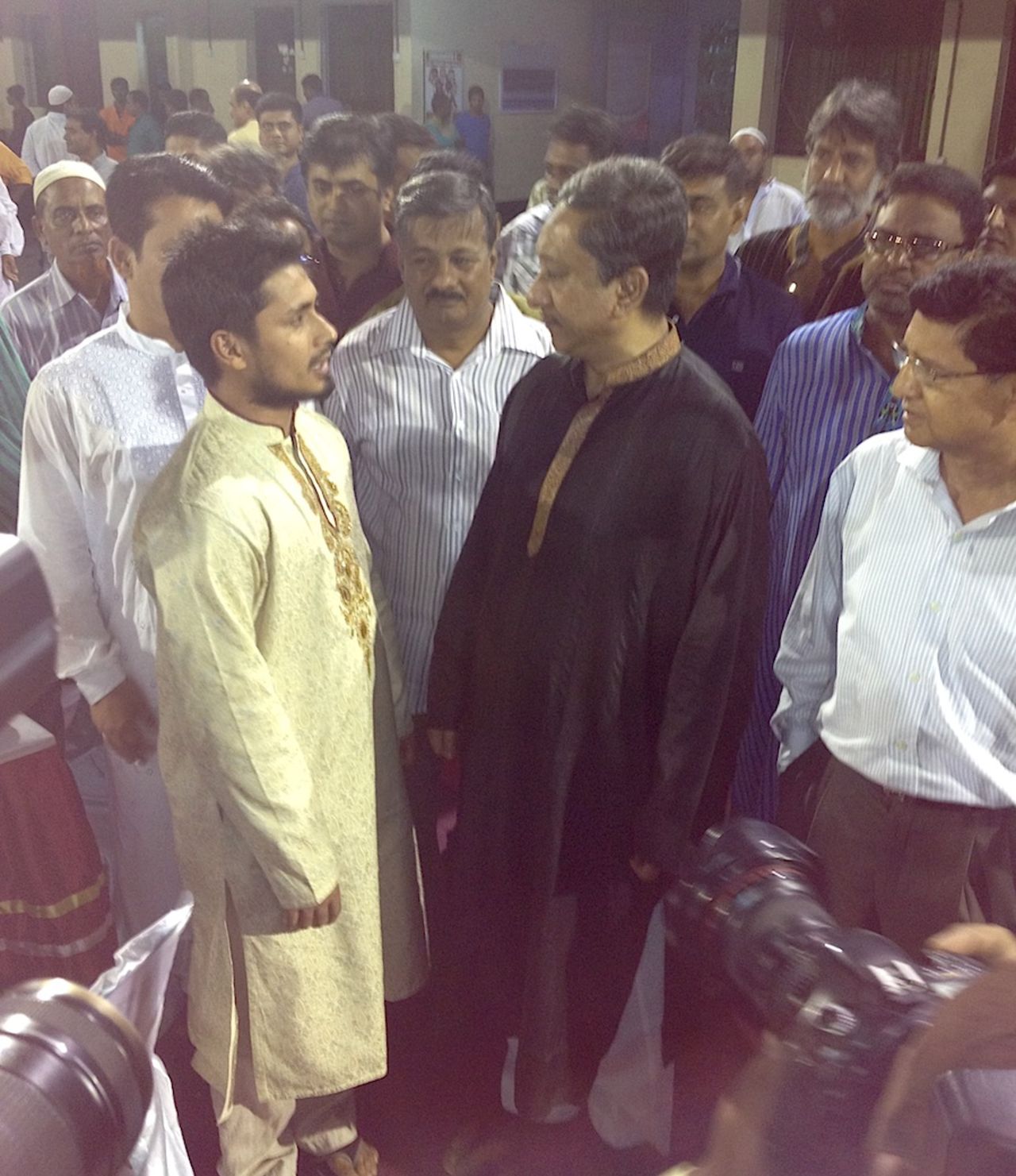 Mohammad Ashraful and BCB president Nazmul Hassan at their first public meeting since the former's confession of his involvement in corruption during the BPL this year, Dhaka, August 6, 2013