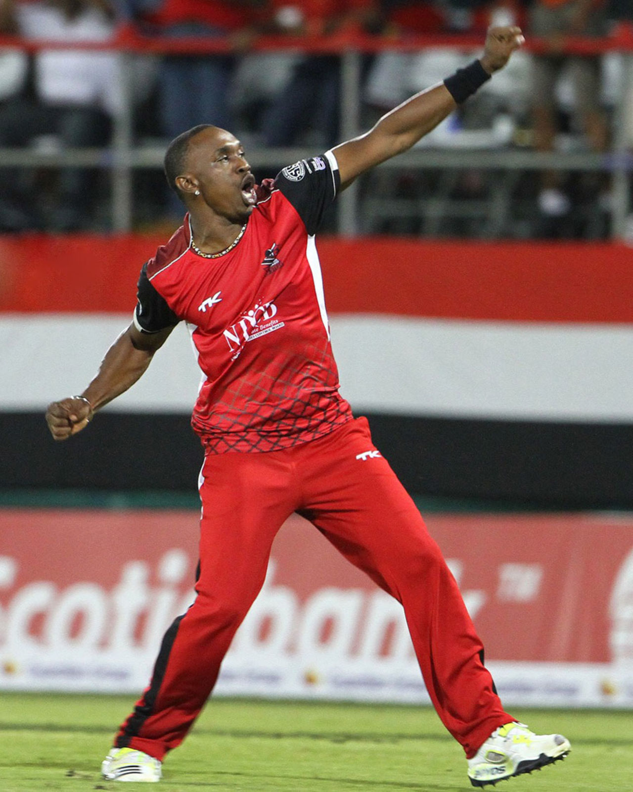 Dwayne Bravo began well but was taken for 26 runs in the 19th over, Trinidad & Tobago Red Steel v Jamaica Tallawahs, Caribbean Premier League, Port-of-Spain, August 7, 2013