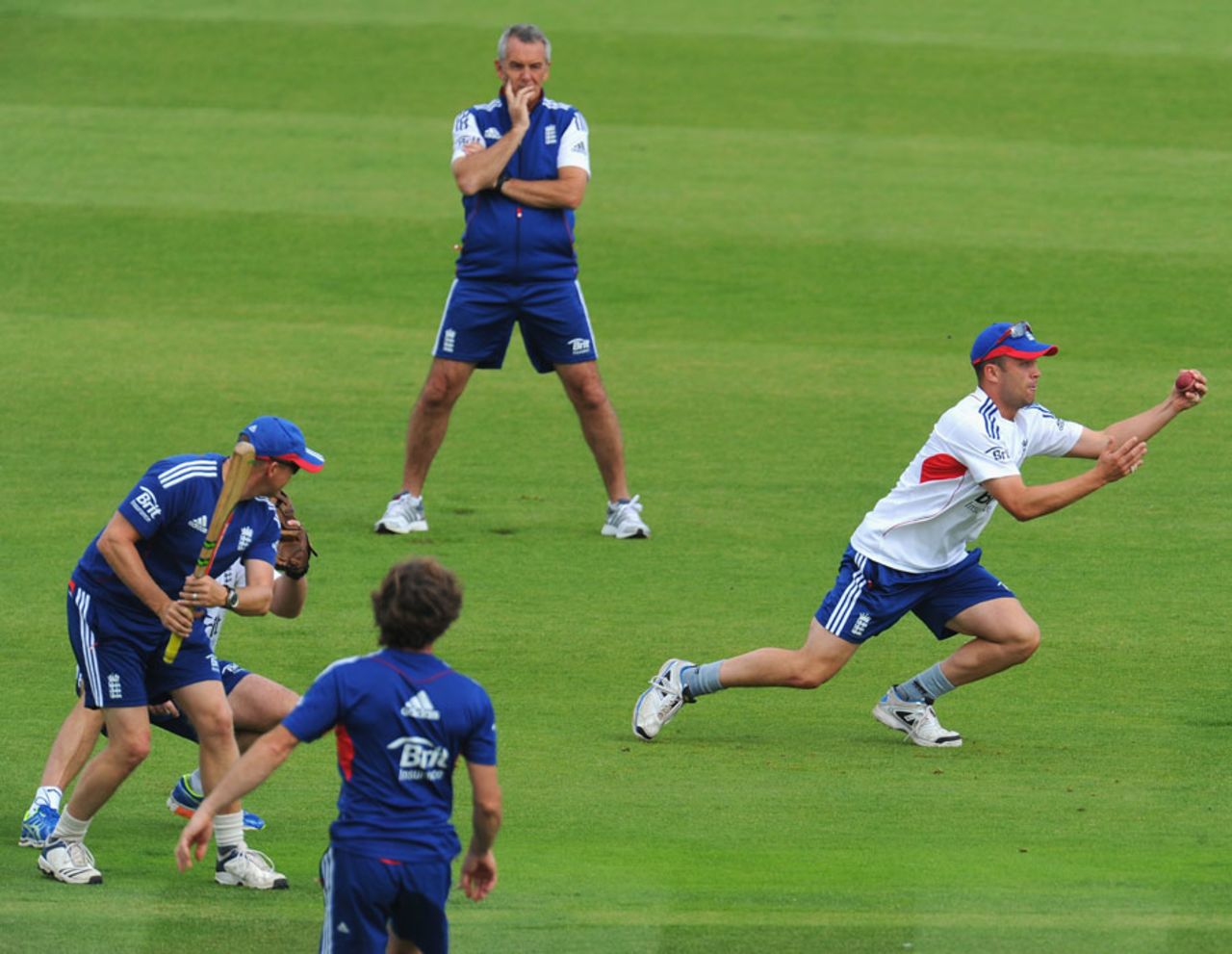 England players partake in some fielding drills, Chester-le-Street, August 8, 2013