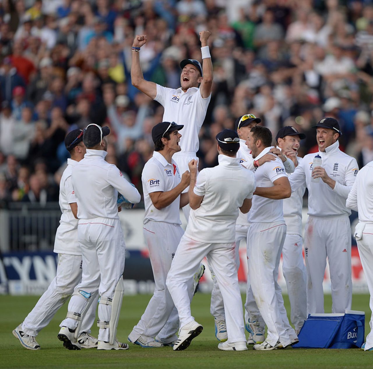 England celebrate as Shane Watson is confirmed as out, England v Australia, 4th Investec Test, 4th day, Chester-le-Street, August 12, 2013