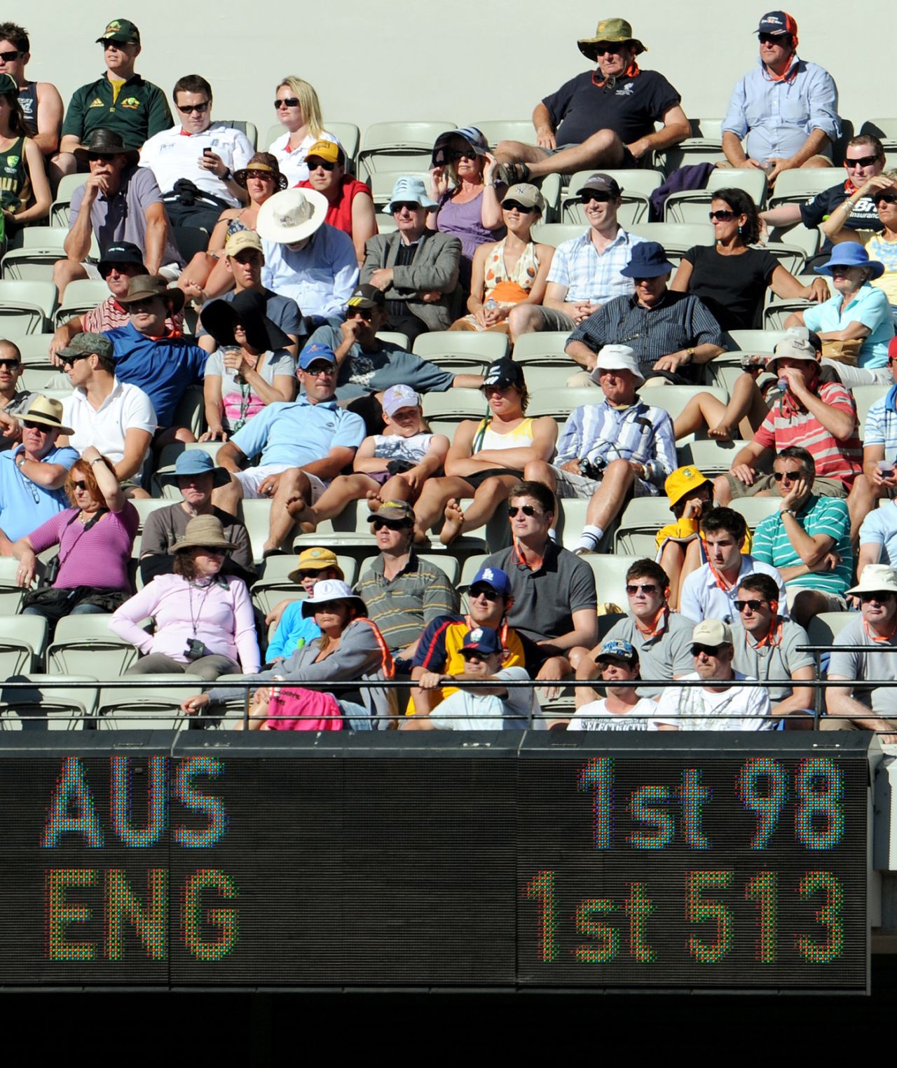 The scoreboard shows England and Australia's first-innings totals, Australia v England, 4th Test, Melbourne, 3rd day, December 28, 2010
