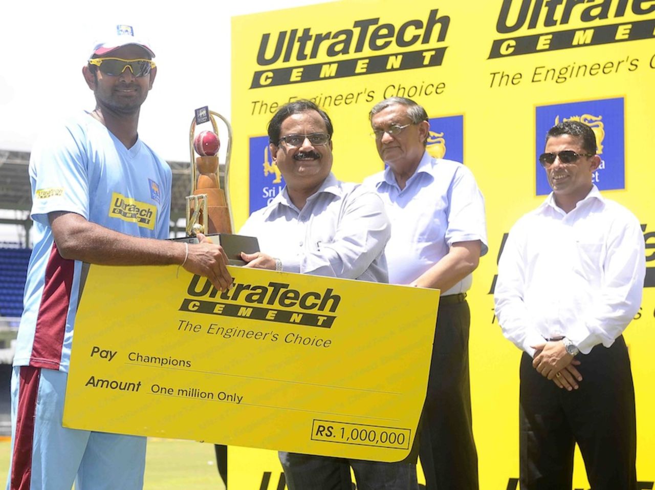 Lahiru Thirimanne receives the series trophy, Kandurata Maroons v Basnahira Greens, Colombo, August 17, 2013