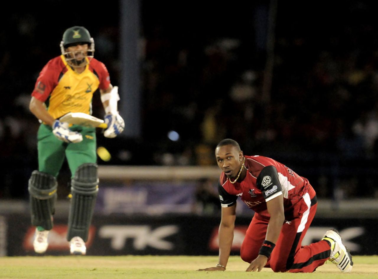 Dwayne Bravo tried to pull things back for T&T with some economical bowling, Trinidad & Tobago Red Steel v Guyana Amazon Warriors, Caribbean Premier League 2013, 1st semi-final, Port-of-Spain, August 22, 2013