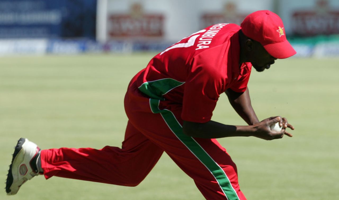 Elton Chigumbura takes a good running catch, Zimbabwe v Pakistan, 2nd T20I, Harare, August 24, 2013