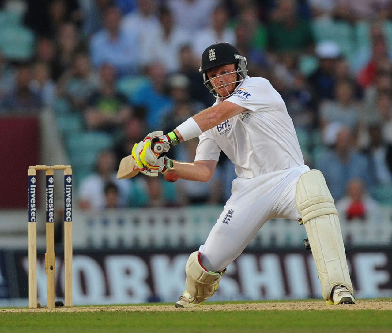 Ian Bell tried to keep England's momentum going, England v Australia, 5th Investec Test, The Oval, 5th day, August 25, 2013