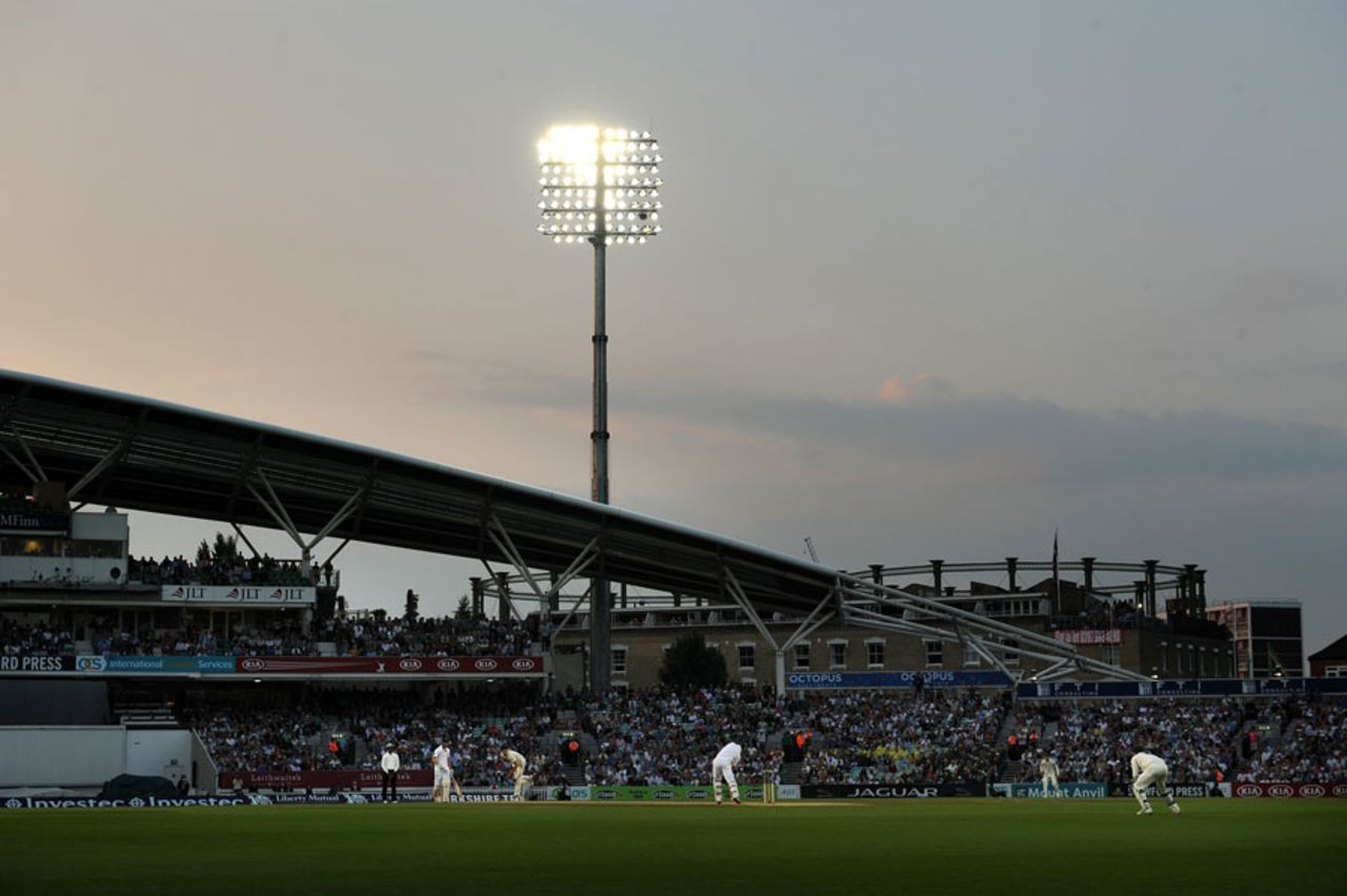 The light closes in on at The Oval, England v Australia, 5th Investec Test, The Oval, 5th day, August 25, 2013