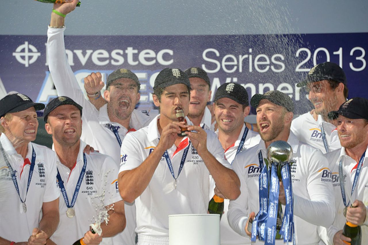 Alastair Cook kisses the Ashes urn, England v Australia, 5th Investec Test, The Oval, 5th day, August 25, 2013