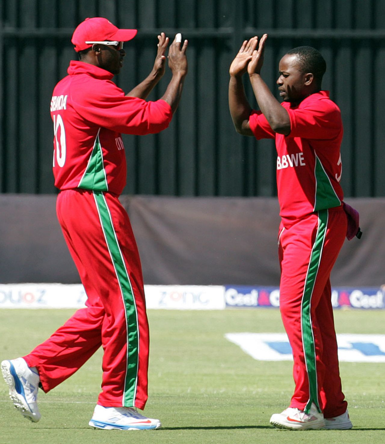 Prosper Utseya got the first breakthrough for Zimbabwe, Zimbabwe v Pakistan, 1st ODI, Harare, August 27, 2013
