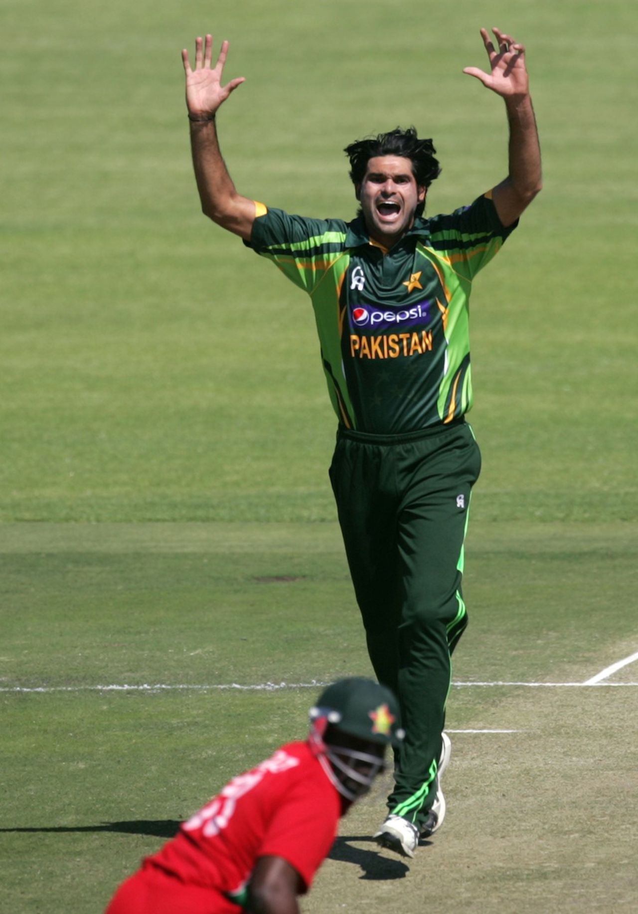 Mohammad Irfan reacts in his follow through, Zimbabwe v Pakistan, 1st ODI, Harare, August 27, 2013