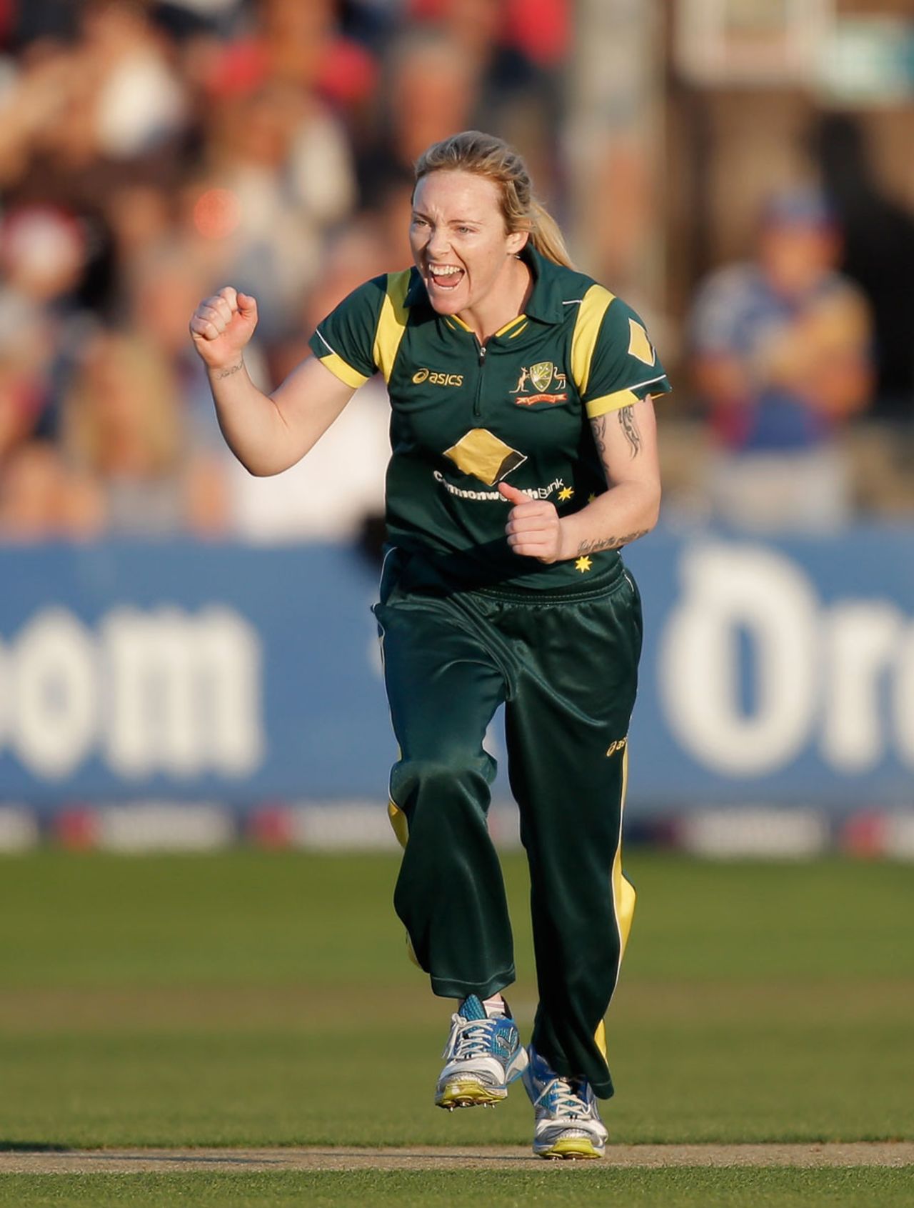 Sarah Coyte removed Charlotte Edwards in her first over, England Women v Australia Women, 1st T20, Chelmsford, August, 27, 2013