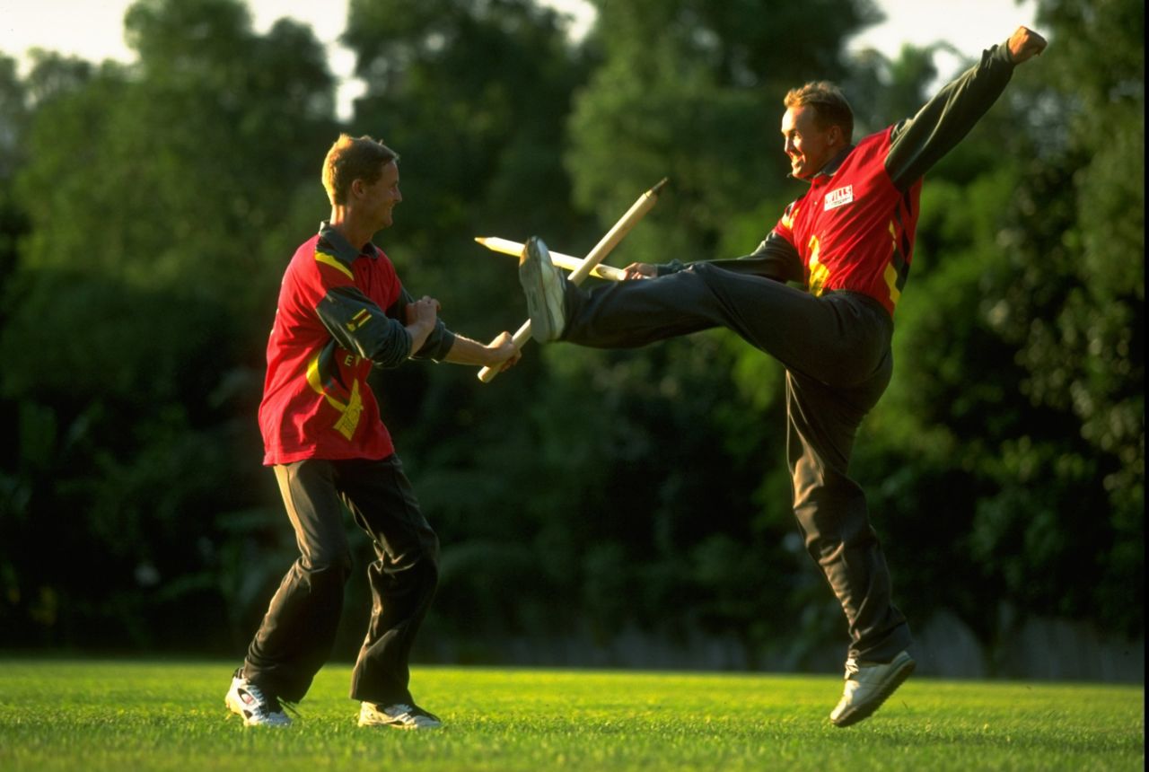 Grant Flower and Andy Flower play with stumps, Dhaka, March 1999