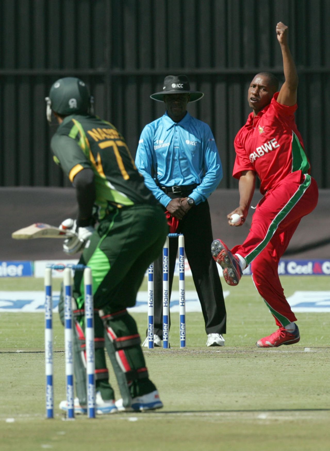Tinashe Panyangara bowls to Nasir Jamshed, Zimbabwe v Pakistan, 2nd ODI, Harare, August 29, 2013