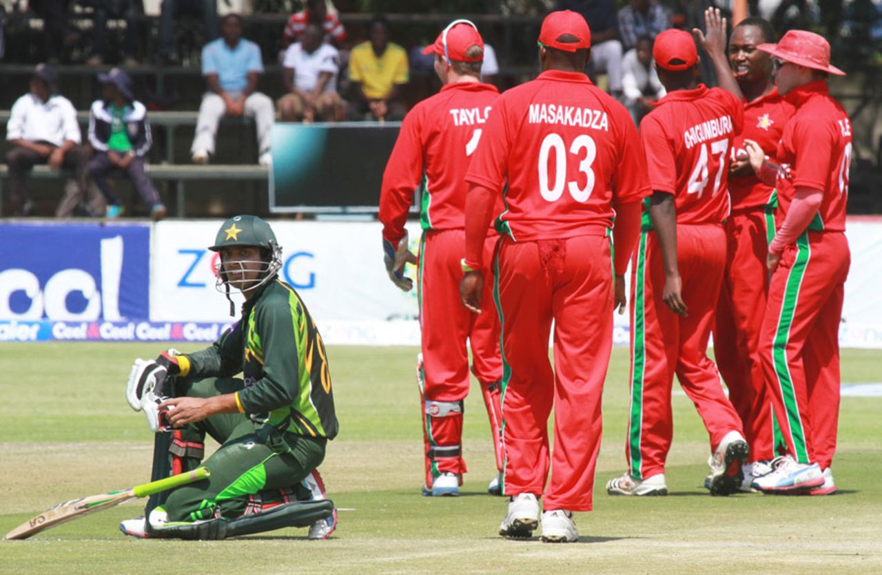 The Zimbabwe players celebrate Umar Amin's run-out, Zimbabwe v Pakistan, 2nd ODI, Harare, August 29, 2013