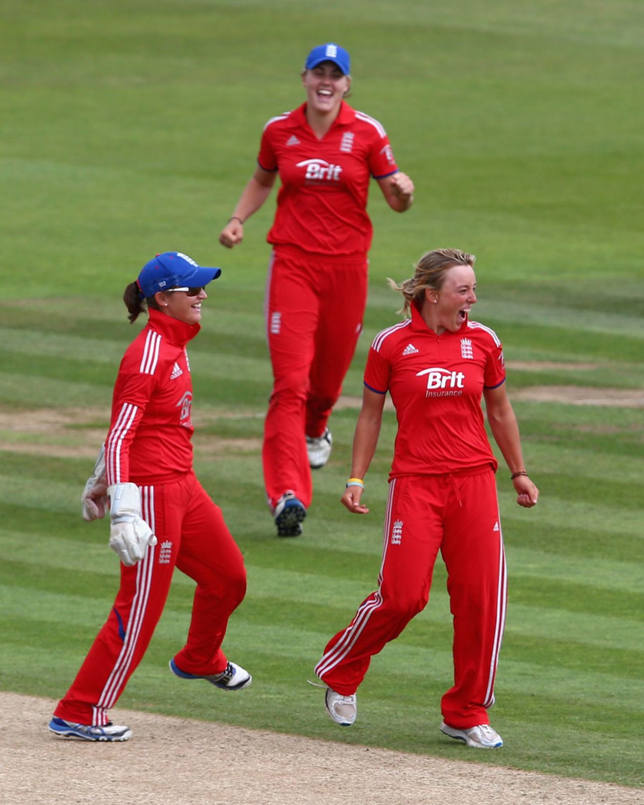 Danielle Hazell took two wickets in the final over, England v Australia, 2nd women's T20, Ageas Bowl, August 29, 2013