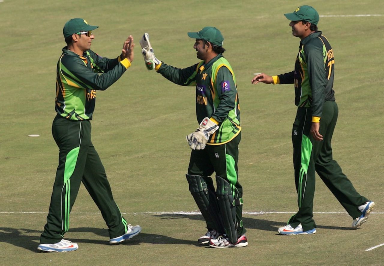 Misbah-ul-Haq and Sarfraz Ahmed get together after a wicket, Zimbabwe v Pakistan, 2nd ODI, Harare, August 29, 2013