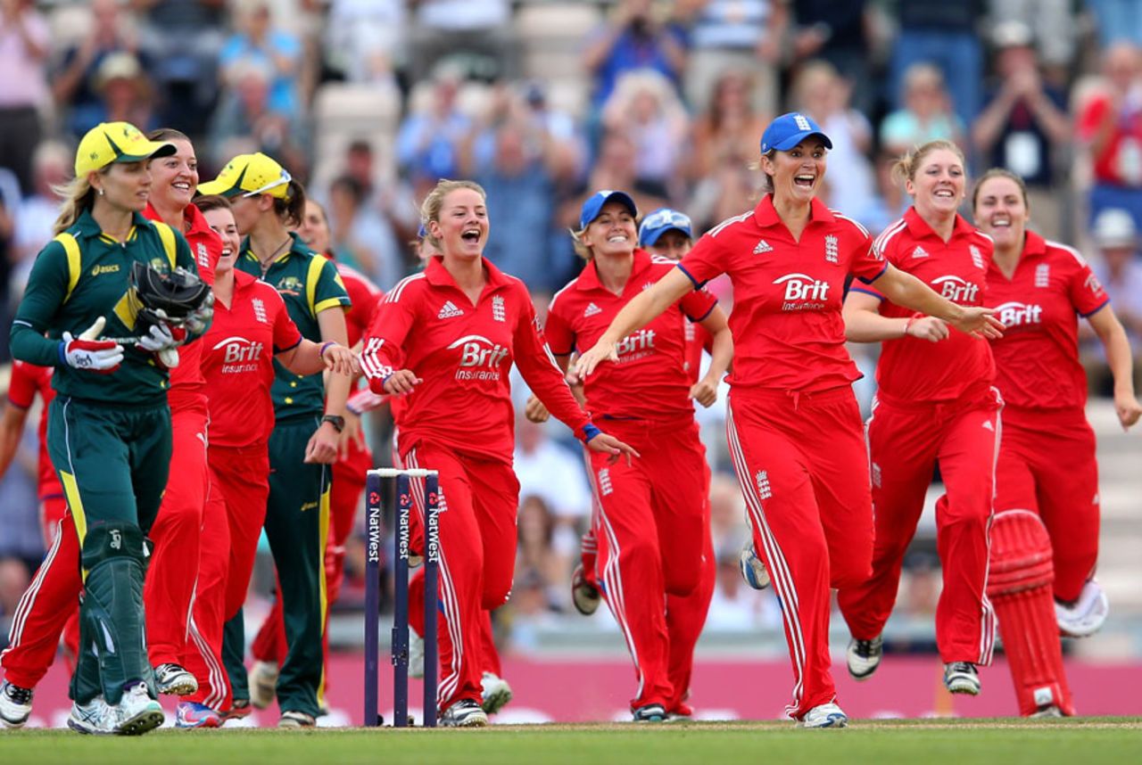Charlotte Edwards led the charge as England celebrated victory, England v Australia, 2nd women's T20, Ageas Bowl, August 29, 2013