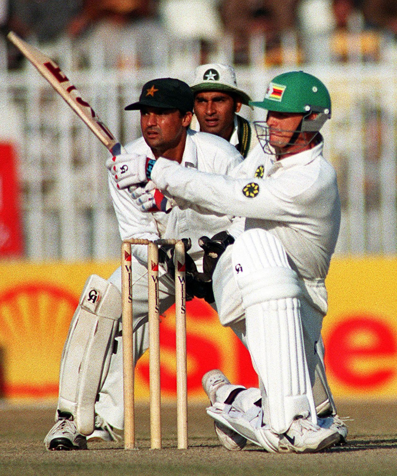 Andy Flower sweeps on his way to 61, Pakistan v Zimbabwe, 3rd ODI, Rawalpindi, November 24, 1998