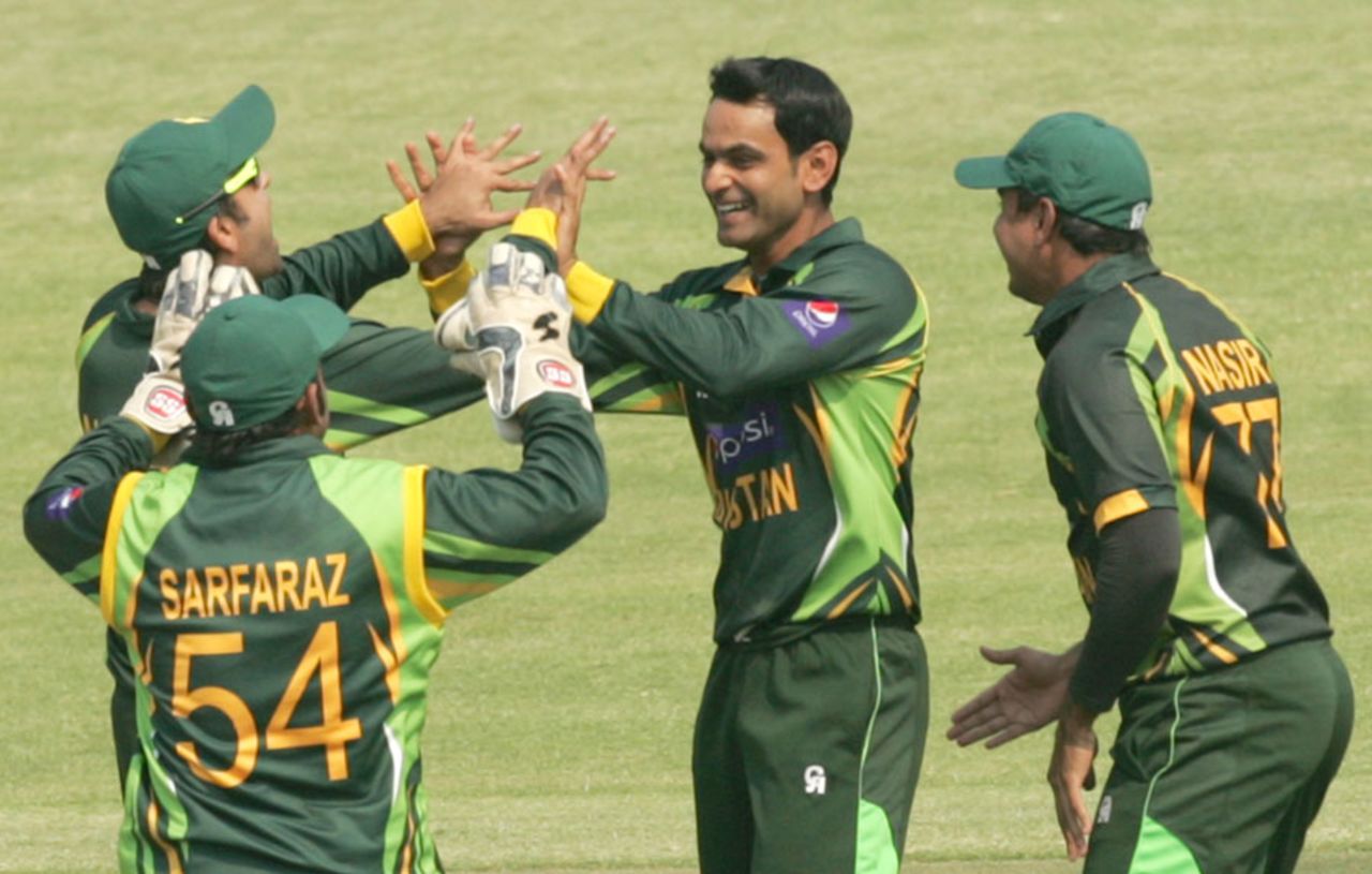 Mohammad Hafeez celebrates a wicket with his team-mates, Zimbabwe v Pakistan, 3rd ODI, Harare, August 31, 2013