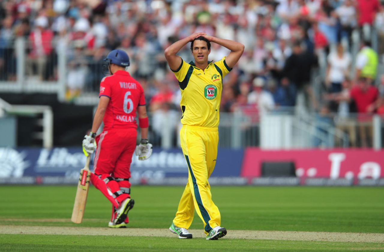 Nathan Coulter-Nile didn't get much luck with the ball, England v Australia, 2nd T20, Chester-le-Street, August 31, 2013