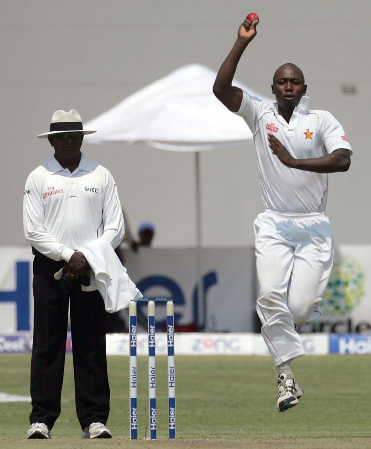 Tendai Chatara in his delivery stride, Zimbabwe v Pakistan, 1st Test, Harare, 1st day, September 3, 2013