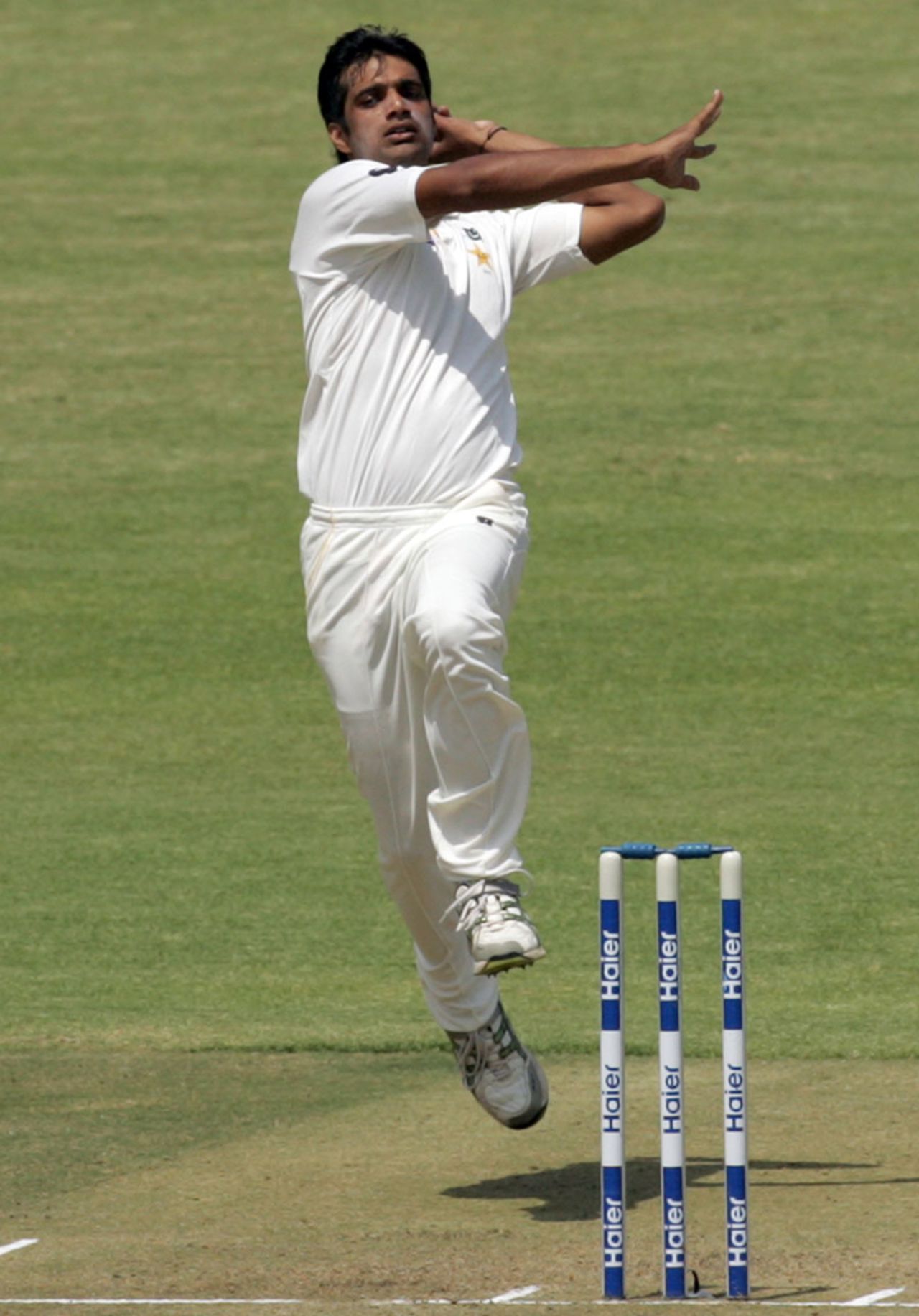 Rahat Ali in his delivery stride, Zimbabwe v Pakistan, 1st Test, Harare, 2nd day, September 4, 2013