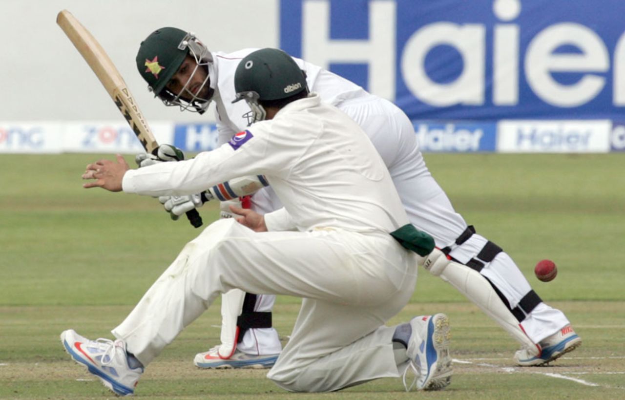 Sikandar Raza narrowly misses the clutches of Azhar Ali, Zimbabwe v Pakistan, 1st Test, Harare, 2nd day, September 4, 2013