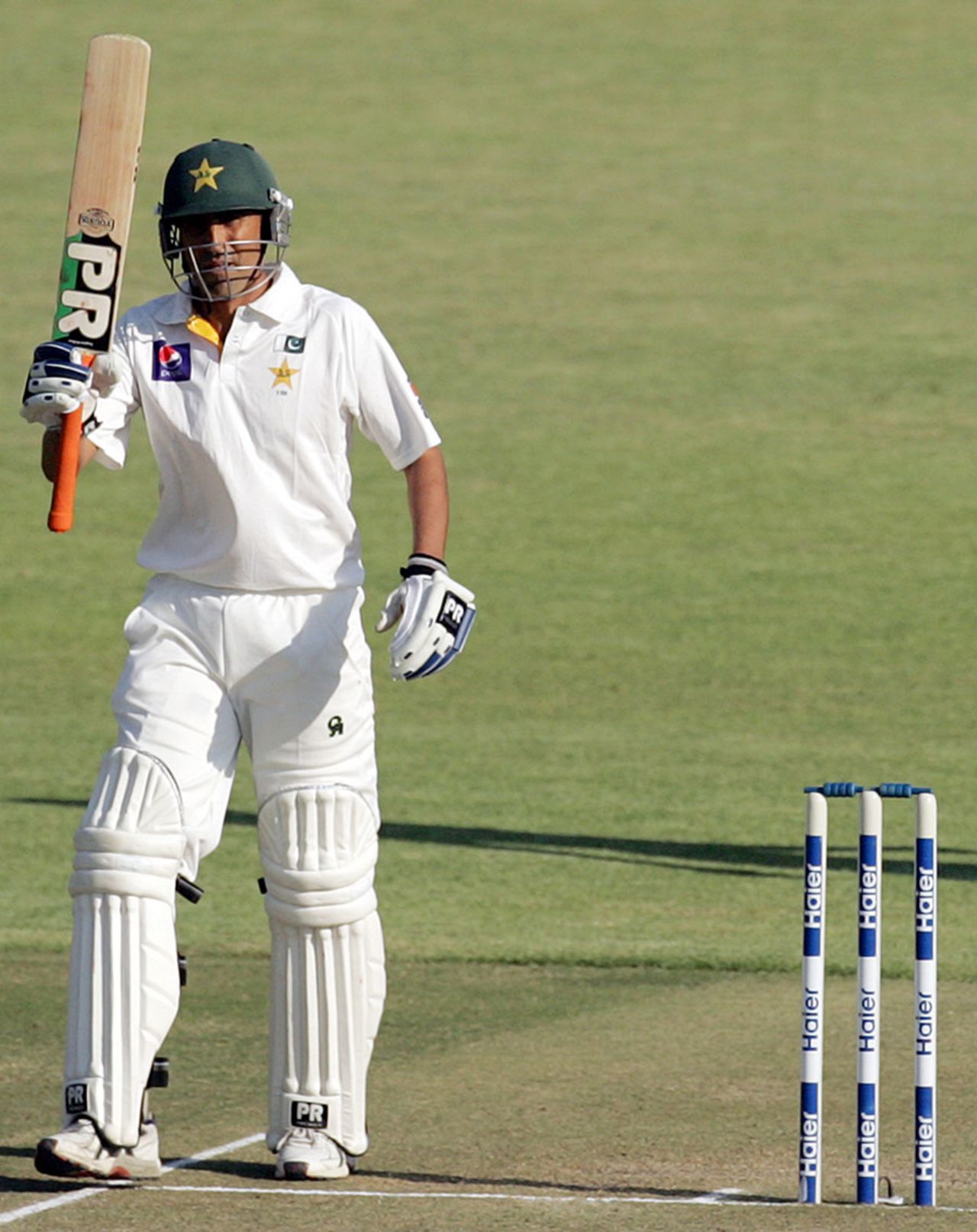 Younis Khan acknowledges his fighting half-century, Zimbabwe v Pakistan, 1st Test, Harare, 3rd day, September 5, 2013