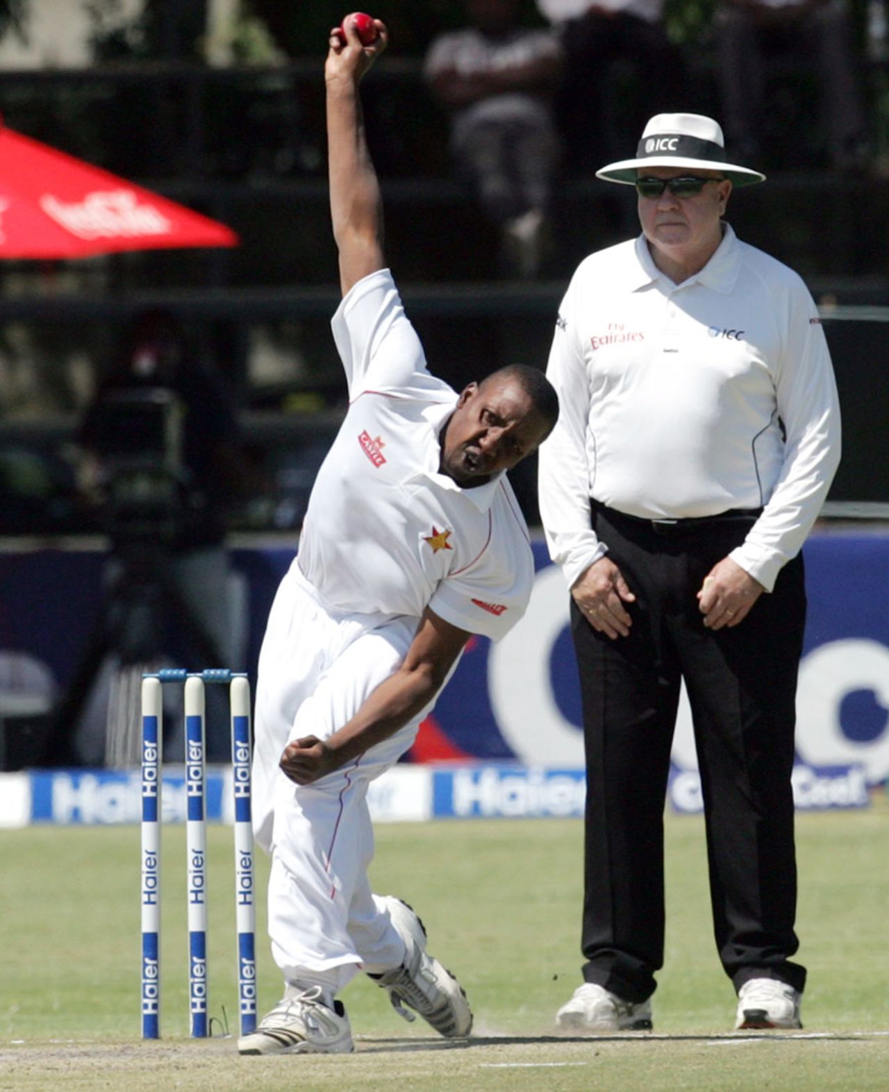 Tinashe Panyangara in his delivery stride, Zimbabwe v Pakistan, 1st Test, 4th day, Harare, September 6, 2013