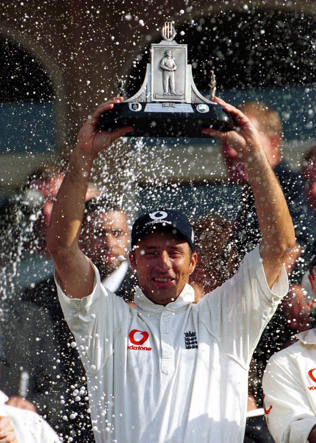 Nasser Hussain lifts the Wisden Trophy, England v West Indies, The Oval, 5th Test, 5th day, September 4, 2000