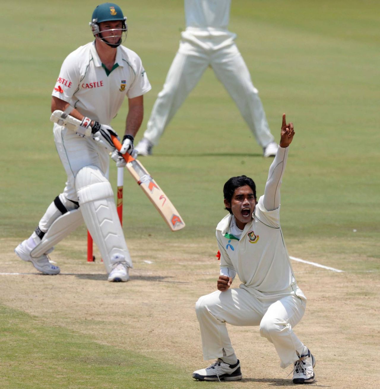 Mahbubul Alam traps Graeme Smith leg before for 27, South Africa v Bangladesh, 2nd Test, Centurion, 2nd day, November 27, 2008