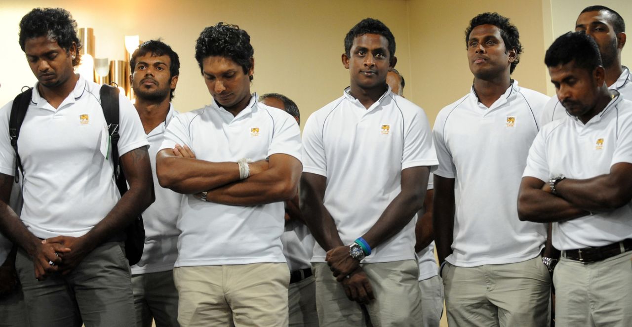 Sri Lanka's players arrive home after the World Cup, Colombo, April 3, 2011