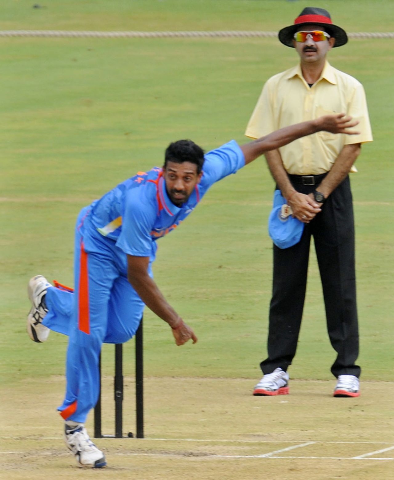 Dhawal Kulkarni in his delivery stride, India A v New Zealand A, first unofficial ODI, Visakhapatnam, September 8, 2013
