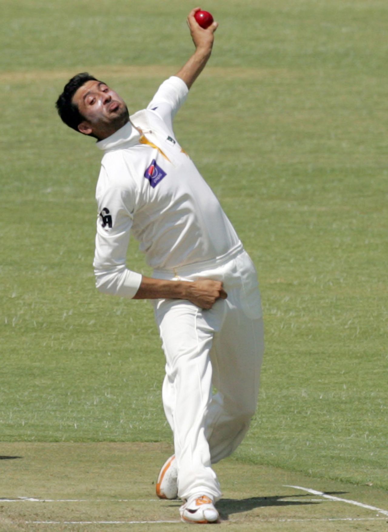 Junaid Khan in his delivery stride, Zimbabwe v Pakistan, 2nd Test, 1st day, Harare, September 10, 2013