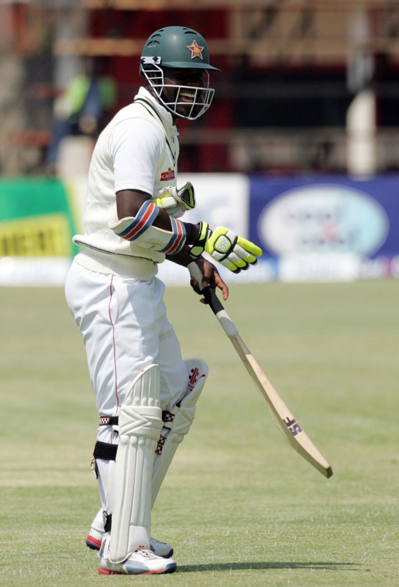 Brian Vitori was part of a final-wicket stand of 46 runs with Tendai Chatara, Zimbabwe v Pakistan, 2nd Test, Harare, 2nd day, September 11, 2013